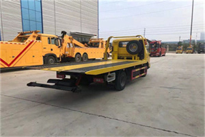乌兰非事故拖车